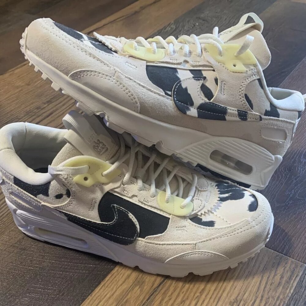 NEW Nike Air Max 90 Futura Cow Print Running Shoe FN7170-133 Women's US Size 9.5